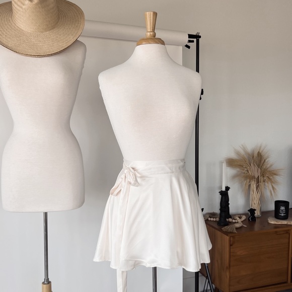 CREAM WRAP BALLET STYLE SKIRT ✨🕊️ - Picture 2 of 7